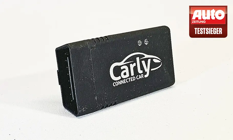 Carly-Adapter + App Der Carly-Adapter von schräg vorne fotografiert.