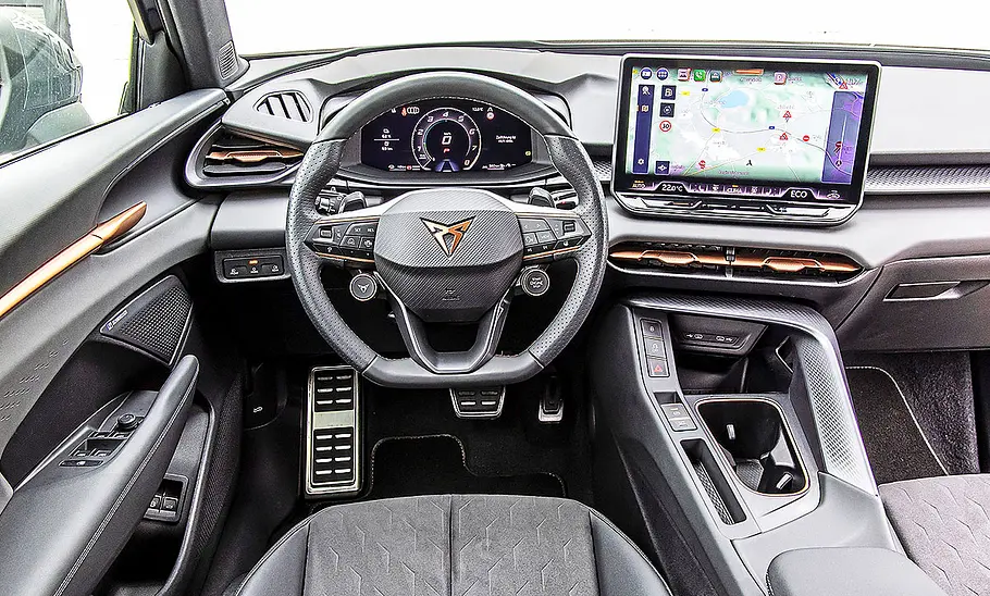 Cupra Terramar Blick auf die Armaturen im Innenraum des Cupra Terramar.