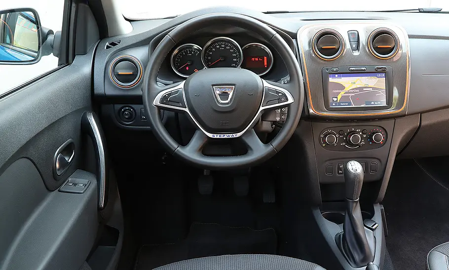 Das Cockpit des Dacia Logan MCV Stepway (2016).