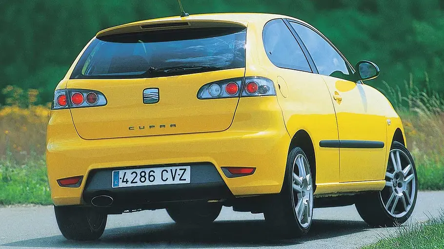Seat Ibiza Cupra 1.9 TDI Der Seat Ibiza Cupra 1.9 TDI fahrend von hinten.