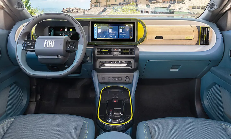 Das Armaturenbrett des Fiat Grande Panda Hybrid (2025).