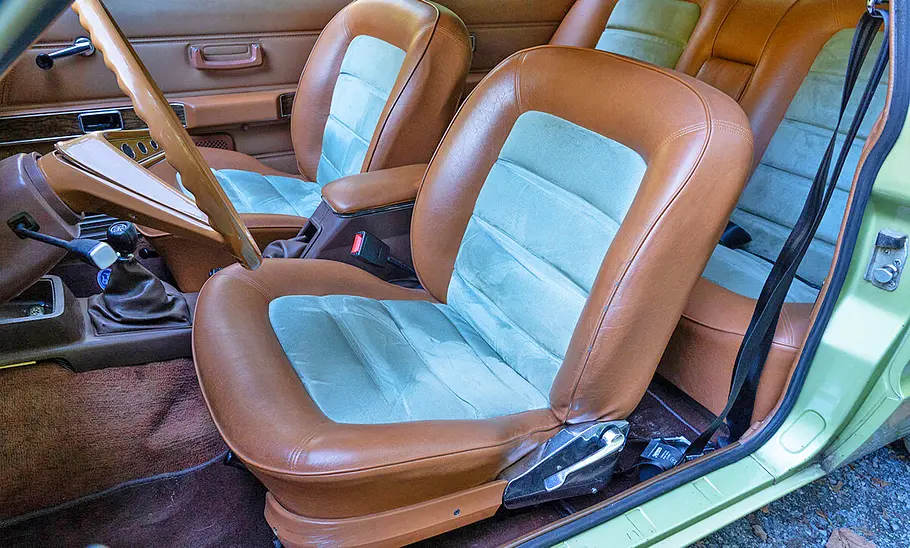 Ford Taunus Die Vordersitze im Ford Taunus.