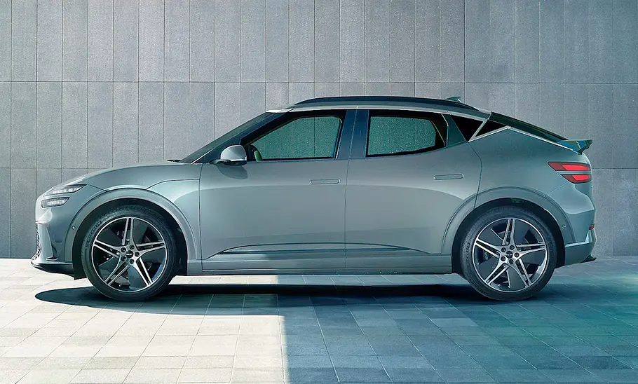 Genesis GV60 Facelift (2025) Der Genesis GV60 Facelift (2025), statisch von rechts fotografiert.