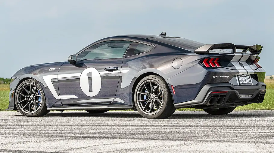 Hennessey Mustang Dark Horse H850; statisch von hinten links