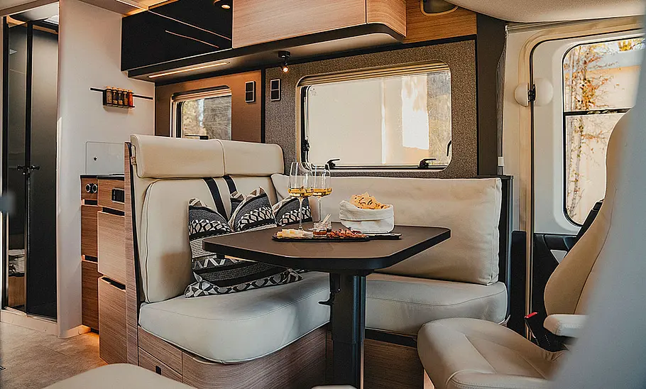 Hymer B-Klasse Modern Comfort (2025) Das Bild zeigt den Wohnraum des Hymer B-MC I (2025).