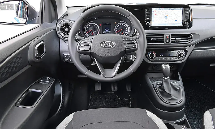 Das Cockpit des Hyundai i10 (2019).