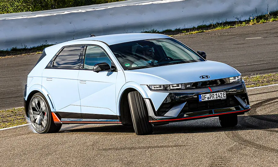 Hyundai Ioniq 5 N; im Drift von vorne