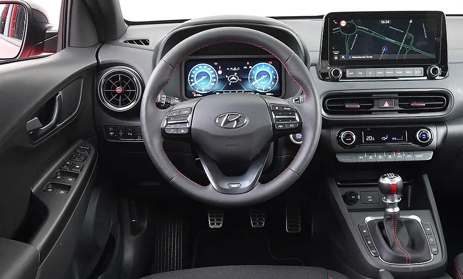 Hyundai Kona (2021) Das Cockpit des Hyundai Kona (2021).