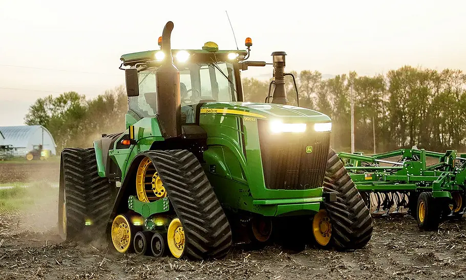 John Deere 9620RX Blick von schräg vorne auf den John Deere 9620RX.
