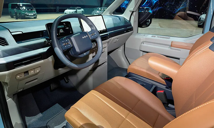 Das Armaturenbrett des Kia PV5 Passenger (2025).