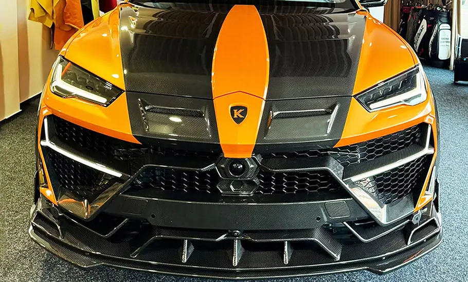 Lamborghini Keyrus von Keyvany Die gesamte Frontpartie des Lamborghini Urus wurde umgestaltet und ist in Carbon gehalten.