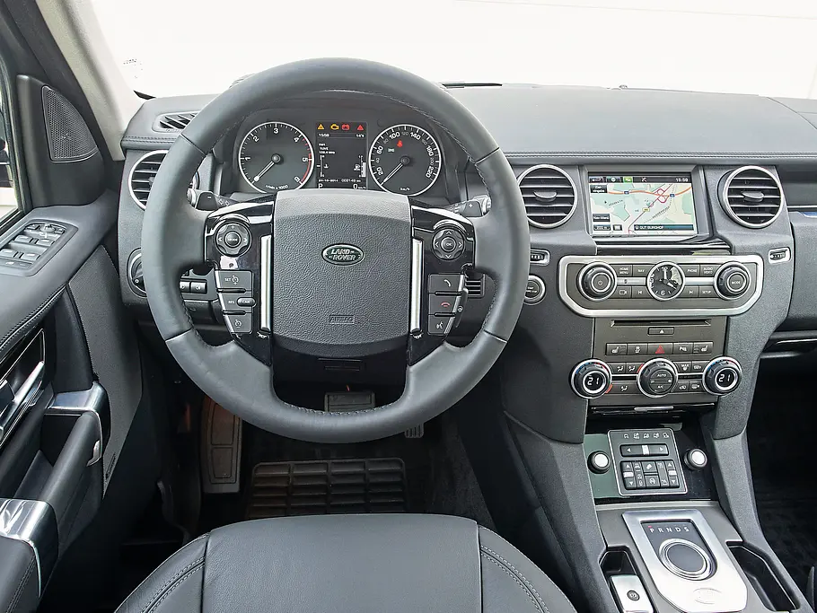 Land Rover Discovery SDV6 Land Rover Discovery 4 2015 Zugfahrzeug SUV Diesel Sechszylinder Innenraum Cockpit Test