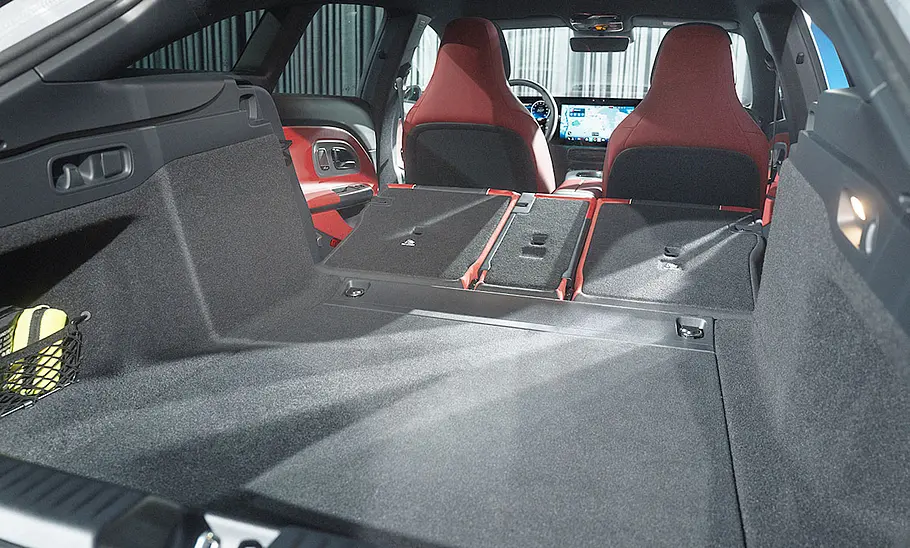 Mercedes CLA Shooting Brake EQ (2025) Der Kofferraum des Mercedes CLA Shooting Brake EQ (2025) mit umgeklappter Rücksitzbank.