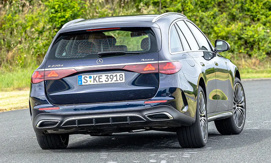 Mercedes E-Klasse T-Modell; fahrend von hinten
