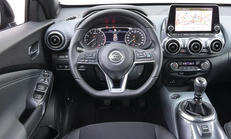 Das Cockpit des Nissan Juke (2019).