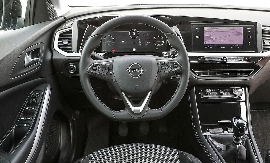 Opel Grandland (2021) Das Cockpit des Opel Grandland (2021), vom Fahrersitz aus fotografiert