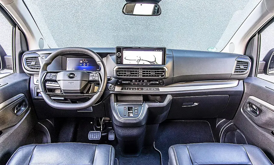Blick auf die Armaturen im Innenraum des Opel Zafira Electric.