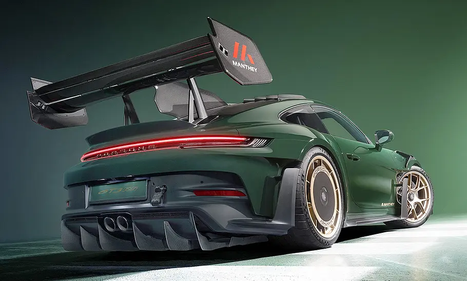 Porsche 911 GT3 RS mit Manthey-Kit Porsche 911 GT3 RS mit Manthey-Kit in Studioumgebung; statisch von hinten rechts fotografiert