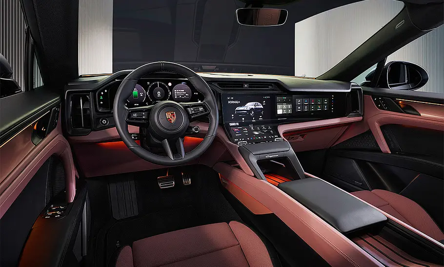 Das Armaturenbrett des Porsche Cayenne Turbo Electric.
