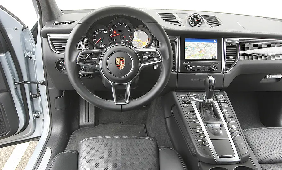 Cockpit des Porsche Macan (2018).
