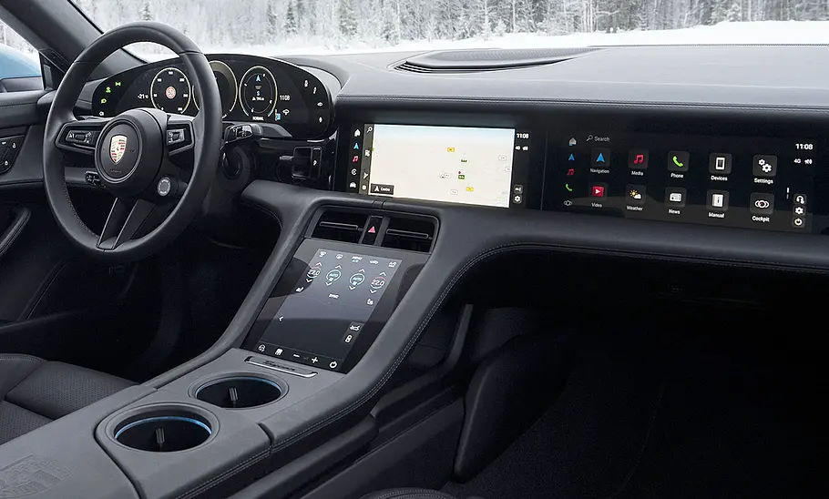 Das Armaturenbrett des Porsche Taycan 4 Facelift (2025).