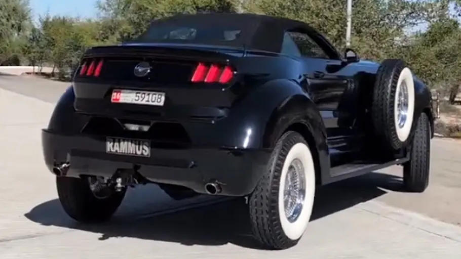 Dodge Ram + Ford Mustang = Rammus Der Rammus in der Heckansicht.