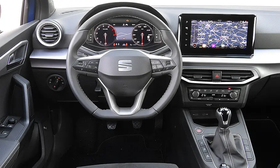 Das Cockpit des Seat Ibiza (2021).