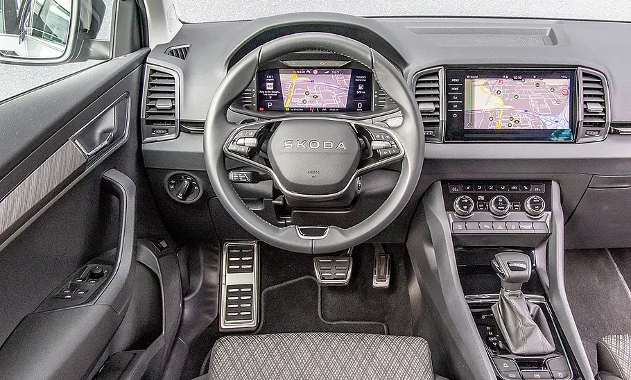 Das Cockpit des Skoda Karoq.