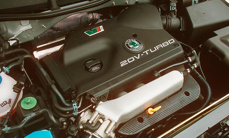 Der Motor des Skoda Octavia RS.