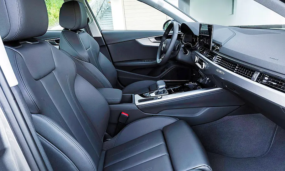 Die vorderen Sitze des Audi A4 (2019).