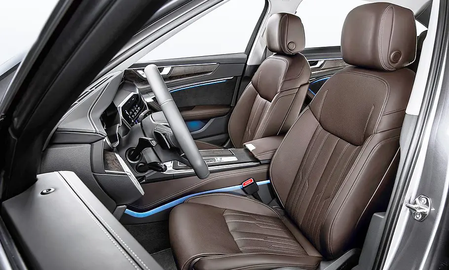 Audi A6 (2018); vordere Sitze