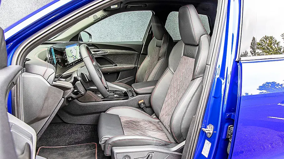 Audi SQ5 Blick auf die Vordersitze im Innenraum des Audi SQ5.