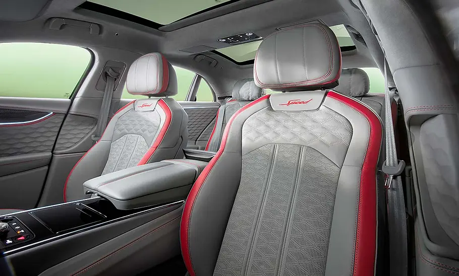 Die vorderen Sitze des Bentley Flying Spur Facelift (2024).