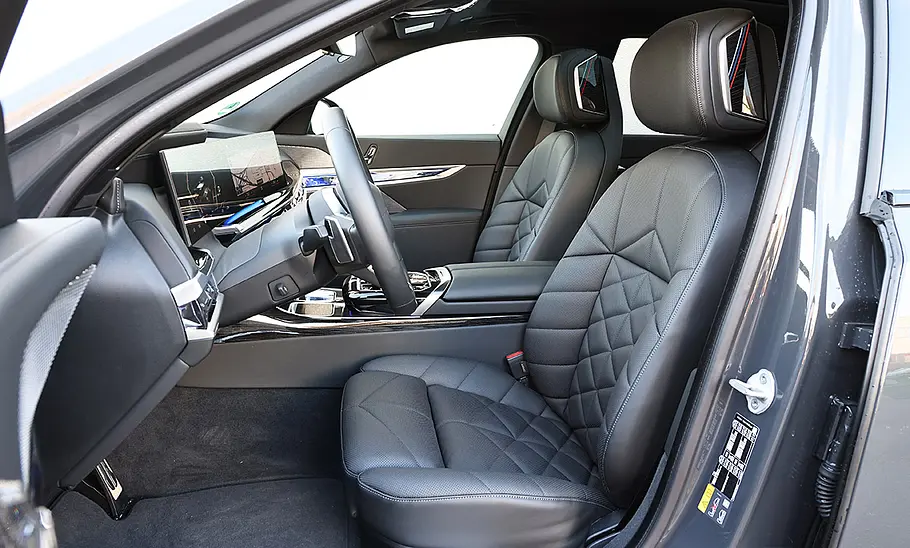 BMW i7