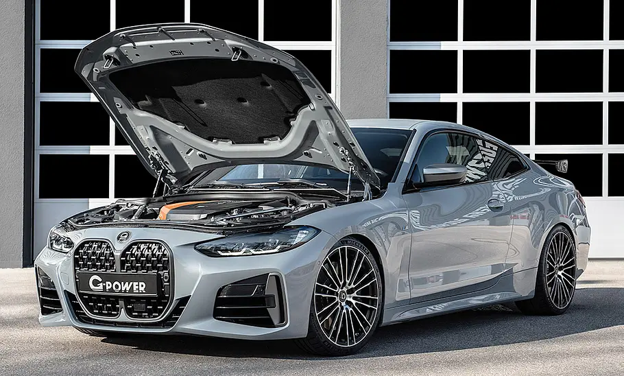 BMW M440i Coupé von G-Powerr; statisch von vorne links; Motorhaube offen