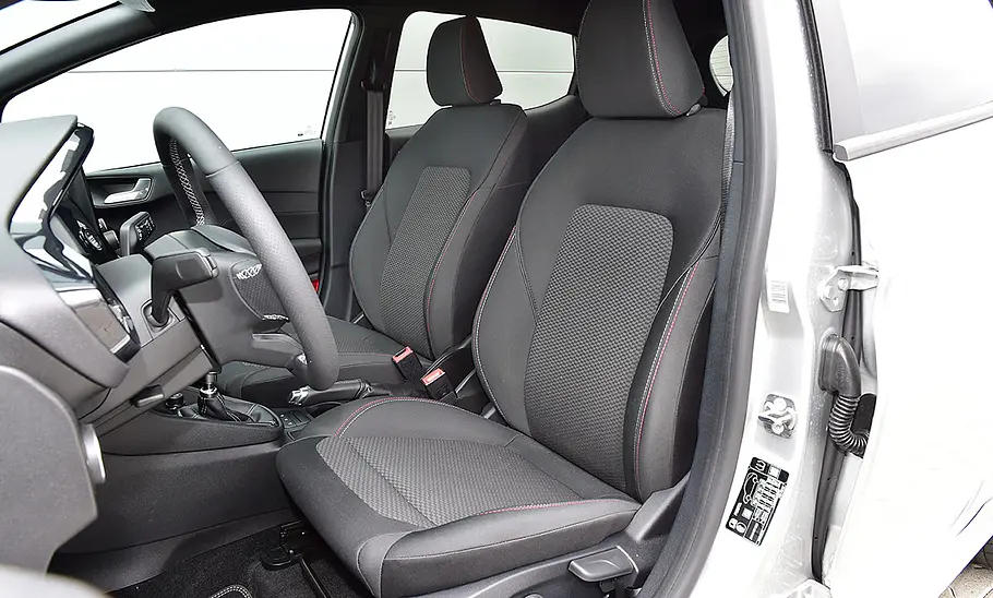 Die vorderen Sitze des Ford Fiesta (2022).