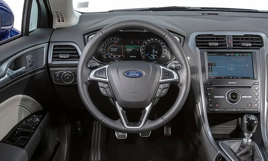 Ford Mondeo Turnier (2015) Das Cockpit des Ford Mondeo Turnier (2015).