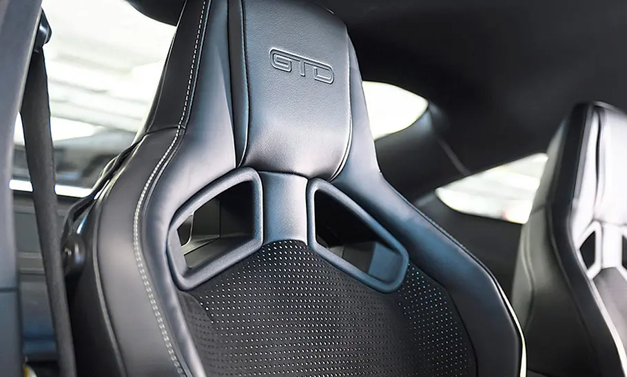 Ford Mustang GTD (2025) Die Sitzlehnen des Ford Mustang GTD (2025) in der Detailaufnahme.