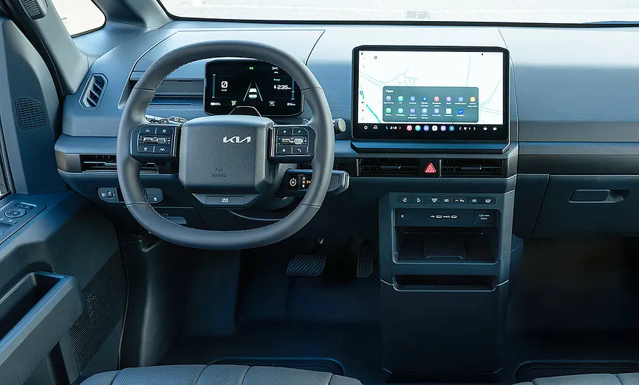 Das Cockpit des Kia PV5 Passenger (2025).