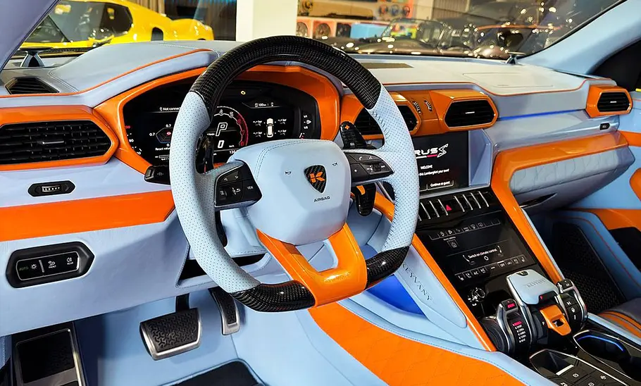 Lamborghini Keyrus von Keyvany Das dreifarbige Interieur des Lamborghini Urus von Keyvany namens Keyrus.
