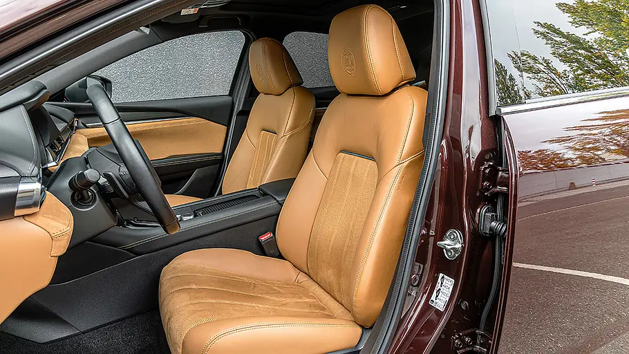 Die vorderen Sitze des Mazda6.