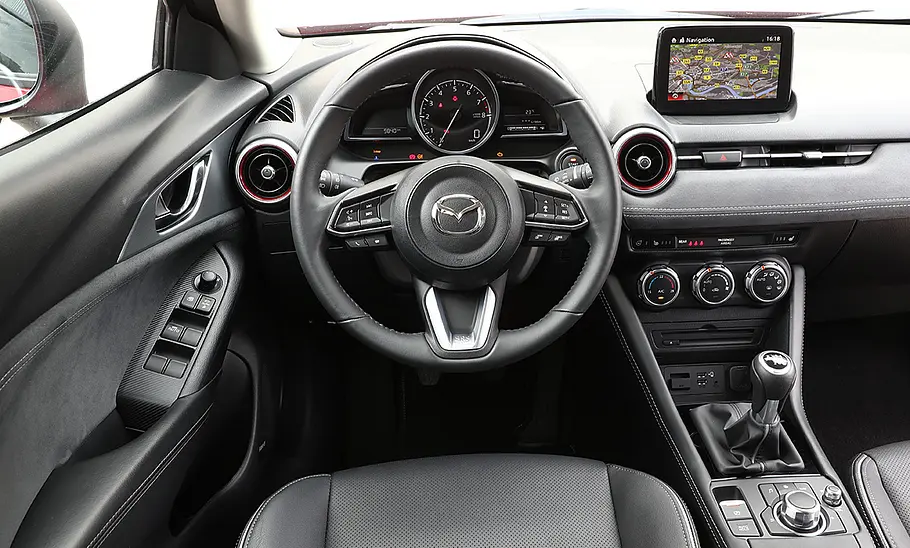 Mazda CX-3 (2018) Das Cockpit des Mazda CX-3 (2018).
