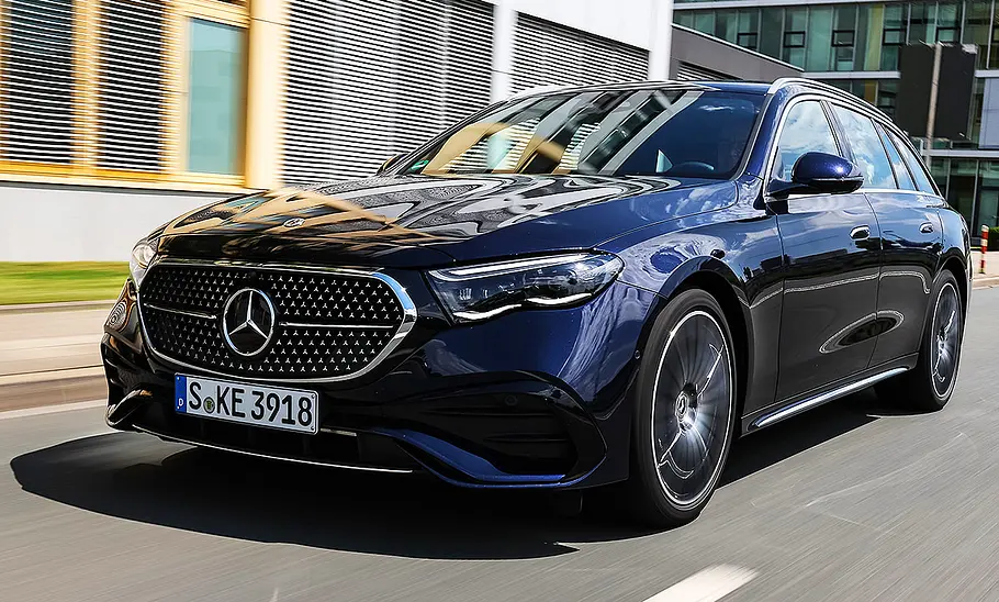 Mercedes E-Klasse T-Modell; fahrendes Auto; Außenansicht; Frontansicht