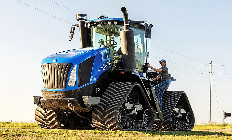 New Holland T9.700 Blick von schräg vorne auf den New Holland T9.700.