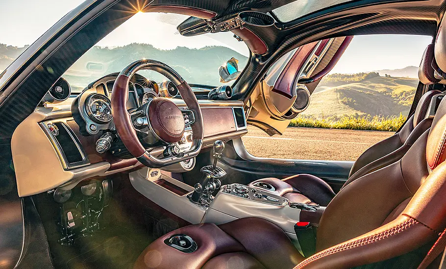 Pagani Utopia; Sitze und Cockpit