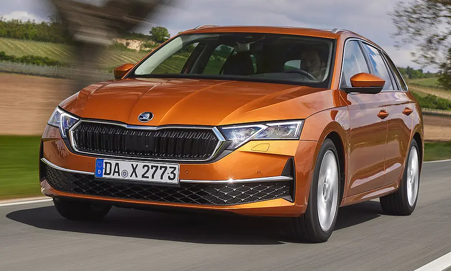 Skoda Octavia Combi Facelift (2024) Skoda Octavia Combi Facelift (2024) fahrend, von schräg vorne