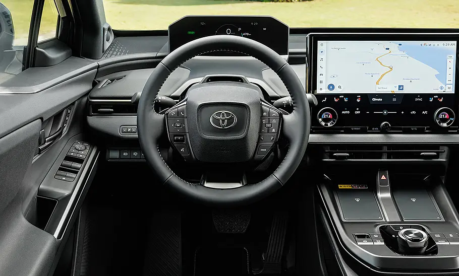 Das Cockpit des Toyota bZ4X Facelift.