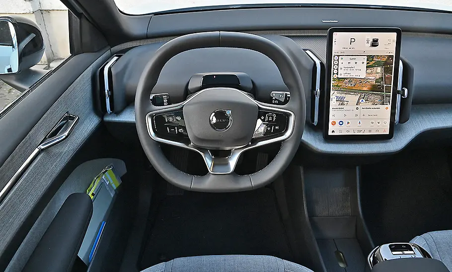 Das Cockpit des Volvo EX30 Single Motor Extended Range Ultra.