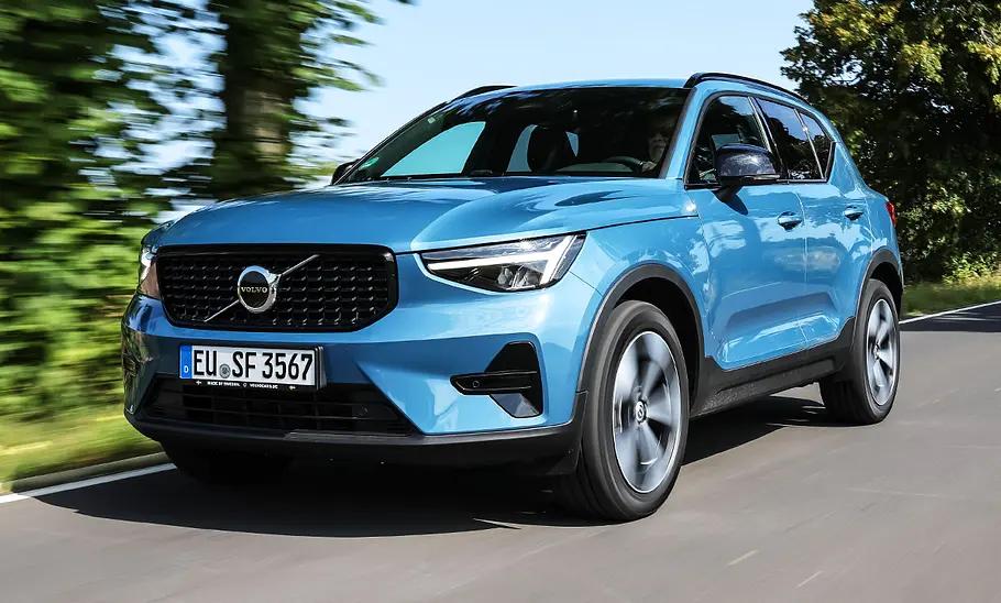 Volvo XC40; fahrend; Außenansicht; SUV; Frontansicht