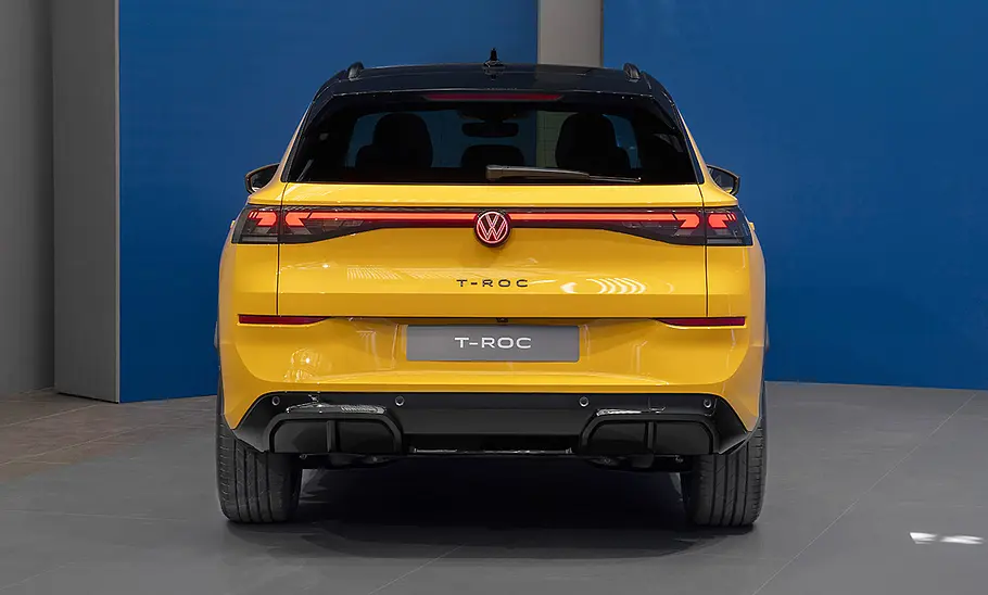 VW T-Roc Blick von hinten auf den VW T-Roc.